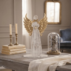 Figurine décorative ange en bois avec ailes dorées et détail cœur, style shabby chic, pour décoration de table et de maison - Product Image 3