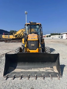 Retroexcavadora JCB 3CX14 Amarilla, Excavadora Hidráulica con Cucharón Delantero y Brazo de Excavación Trasero, Motor Perkins de 8 Toneladas para Uso en Construcción - Product Image 4