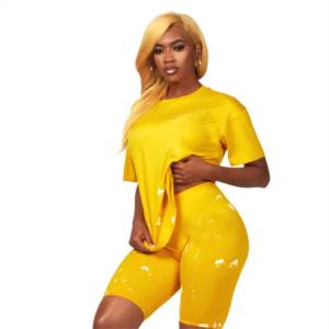 Ensemble t-shirt et short d'entraînement pour femme à la mode et pratique-Idéal pour les modes de vie actifs - Product Image 2