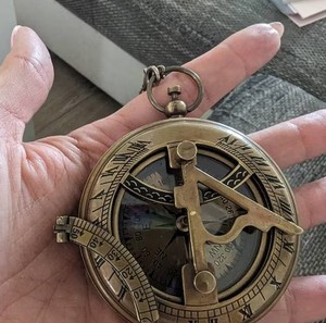 Brújula Personalizada de Primera Calidad, Brújula con Reloj Solar, Regalo de Aniversario, Regalos para Esposo, Regalo para Parejas, Regalos de Navidad - Product Image 3