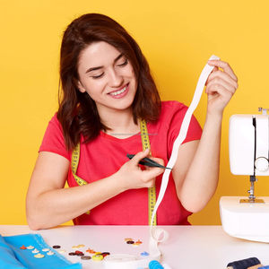 กรรไกรตัดหนังกำพร้าสแตนเลสสตีลสีดำแบบกำหนดเอง ปลายแหลม สำหรับทำเล็บ ขายส่งแบบติดฉลากส่วนตัว - Product Image 6