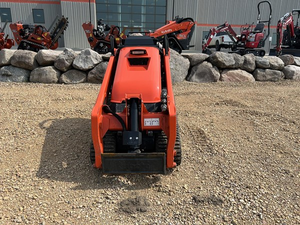 รถตักล้อยาง Kubota SCL1000 ปี 2022 มือสอง รับน้ำหนักได้ 4 ตัน พร้อมปั๊มไฮดรอลิก KYB และชิ้นส่วนแกนกลางของปั๊มและตลับลูกปืน ขาย - Product Image 5