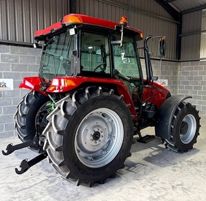 Tracteur agricole CASE IH 105 HP à roues motrices 4x4, cabine fermée rouge, haute productivité, performances optimales - Product Image 5