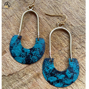 Bijoux de créateurs pour femmes à la mode avec des boîtes en bois élégantes Boucles d'oreilles en métal de taille personnalisée-une déclaration de mode! - Product Image 1