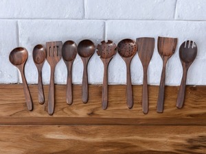 Cuillère en bois faite à la main de qualité supérieure pour une utilisation quotidienne dans la cuisine domestique avec un design en bois simple et élégant - Product Image 2
