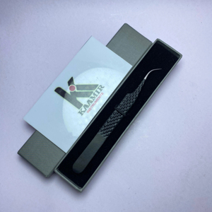 Pinces à épiler professionnelles pour extensions de cils, courbées, noires mates, avec nano-grip, à prix compétitifs chez Kaamir Instruments - Product Image 1