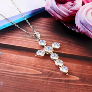 Colgante de cruz de plata de ley 925 para mujer con bisel chapado en oro blanco CZ Ajuste de joyería personalizada suministro a granel del fabricante - Product Image 4