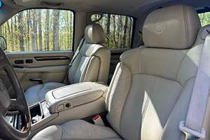 USADO LHD/RHD 2002 CAD IL LAC ESCALADE EXT - Product Image 2