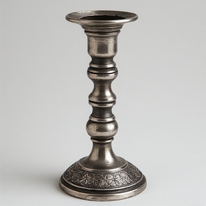 Élégant bougeoir de Noël en or fabriqué avec une finition de luxe offrant une lueur de fête brillante pour les vacances et les célébrations - Product Image 1