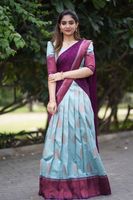 Designer de luxe Kanjiveram Soie Half Lehenga Saree pour les femmes de mariage et de fête disponible au prix de gros