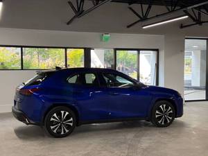 Lexus UX 300h 300h F SPORT Design Sport Utility 4D d'occasion à vendre, de 2022 à 2025 - Product Image 5