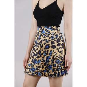 Jupe plissée en satin pour femme, longueur genou, tendance, en satin plissé, vente en gros - Product Image 5