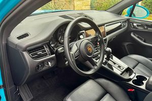 Macan Turbo 2022, 4 Cilindros, Tracción en las Cuatro Ruedas, Paquete Premium Plus, Color Azul Miami, Sin Modificar - Product Image 4