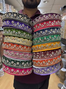 Encajes Bordados Ecológicos Hechos a Medida con Lentejuelas y Pedrería, Acabado Premium para Cualquier Prenda - Product Image 4