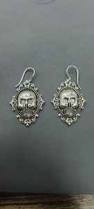 Pendientes de Calavera Dorada, Estilo Gótico Victoriano, Joyería Memento Mori, Estética Dark Academia, Aros Steampunk - Product Image 5