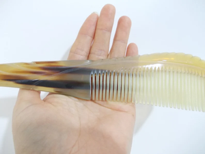 Peine de Cuerno de Búfalo para Extensiones de Cabello, Ecológico, Calidad de Salón, Moderno, Tamaño y Diseño Personalizables, Artesanía Saniya - Product Image 5