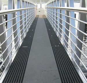 Решетка из стеклопластика (GRP/FRP) для пола в цехах по мойке автомобилей, на животноводческих фермах, в голубятнях - Product Image 1