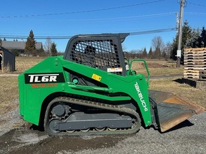 Minicargadora de orugas Takeuchi TL6R con motor diésel, 2 años de garantía y alto momento de carga - Product Image 2