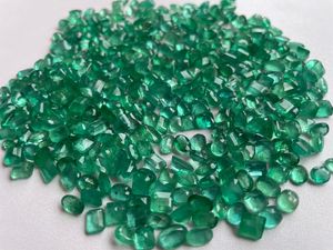 Lote de Esmeraldas Naturales Calibradas de Zambia en MM |   Piedras Preciosas Verdes de Tamaño Pequeño de Primera Calidad, Gemas Balaji, Modelo 390P299C para Joyería - Product Image 1