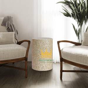 Table d'appoint ronde en incrustation de nacre faite à la main Table d'appoint en bois élégante pour meubles de maison de luxe - Product Image 1