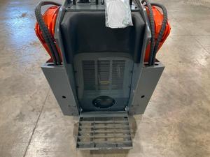 Mini-chargeuse sur pneus Hurricane HRC600L/SCL1000/V1000, moteur puissant à haute efficacité, garantie 4 ans, pompe moteur 900 kg, 48V/220V - Product Image 6