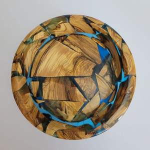 Tazón Artesanal de Madera Ecológico con Detalles en Resina Azul, Centro de Mesa Moderno y Lujoso Hecho a Mano para Oficina, Escritorio, Interiores del Hogar, India - Product Image 3