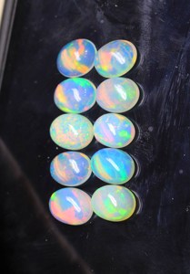 Piedra preciosa de cabujón de forma ovalada de ópalo etíope natural-Gemas llamativas de arcoíris de alto grado-Cabinas sueltas suaves para la fabricación de joyas - Product Image 4
