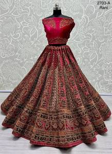 Nupcial Lehenga Choli Con Parche Bordado De Terciopelo Trabajo - Product Image 2