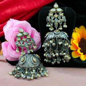 Boucles d'oreilles en argent oxydé élégance éternelle pour femmes idéales pour les mariages, les festivals bijoux ethniques indiens Jhumkas pour les filles - Product Image 1