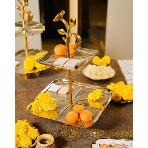 Support de gâteau à motif floral fait à la main en métal de la meilleure qualité support de service de gâteau attrayant pour centre de table de toute occasion - Product Image 3