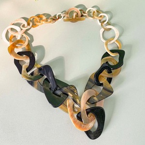 Collier pendentif en corne de buffle sculpté à la main, directement de l'usine - Product Image 5