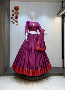 Conjunto de Falda y Blusa de Algodón Camric Puro, Especial para Navratri, Ropa Festiva para Fiestas, Estilo Étnico Tradicional Indio-Pakistaní - Product Image 6