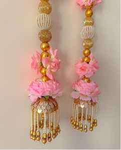Guirnalda de borlas florales rosas, cuerdas de flores con cuentas hechas a mano para decoración de bodas indias, Mehndi, Sangeet, Haldi, telón de fondo de fiesta - Product Image 2