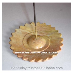 Porte-encens en pierre de savon artisanale parfumée - Product Image 1