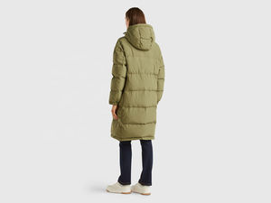 Long manteau bouffant personnalisé pour femmes, veste d'hiver à capuche matelassée chaude, pardessus en duvet épais coupe-vent - Product Image 3