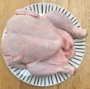 Poulet entier frais, volaille crue, oiseau entier pour la cuisson - Product Image 1