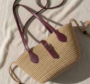 Sac en paille tissé rouge, sac à main d'été audacieux fait à la main - Product Image 1