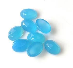 พลอยแคลเซโดนีสีน้ำเงินธรรมชาติทรงรีขนาด 3x5 มม.-20x30 มม. แบบเจียระไนโรสคัท สีเปลี่ยนได้ ด้านหลังแบนราบ ราคาขายส่งสำหรับทำเครื่องประดับ - Product Image 3