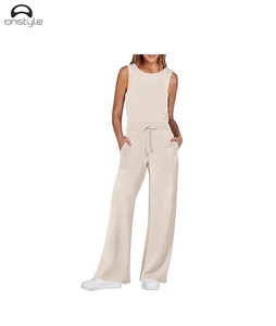 Tendance femmes hiver survêtement ensemble survêtement survêtements OEM femmes logo personnalisé pantalons de survêtement et sweat à capuche court ensemble de sports de style - Product Image 1