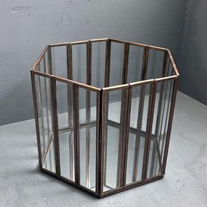 Portavelas decorativo para velas votivas hecho con latón y vidrio - Product Image 5