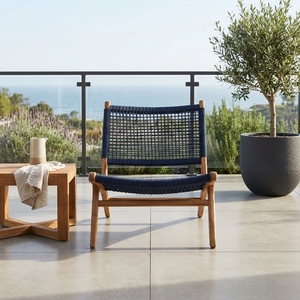Chaise longue d'extérieur moderne en teck noir avec sangles en corde tressée, écologique et imperméable, durable, pour patio et jardin - Product Image 3