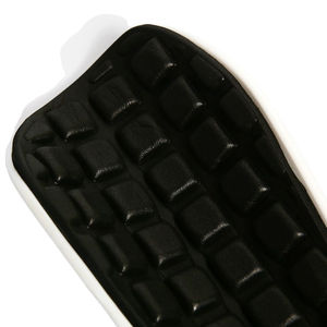 สนับแข้งวัสดุที่ดีที่สุดแผ่นป้องกันหน้าแข้งฟุตบอลออกแบบได้ตามต้องการยอดนิยมสำหรับฟุตบอลกีฬาฟุตบอล - Product Image 4