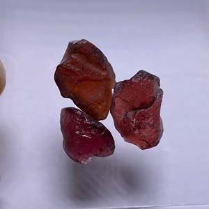 Piedra Suelta de Granate Rojo Natural Ojo de Gato, Forma de Corazón de 8mm, Gema Pulida de Primera Calidad - Product Image 1