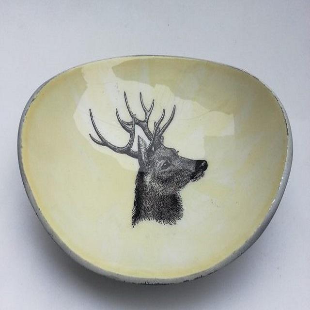 สีเทาอ่อน