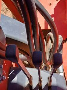 Chargeuse-pelleteuse Kubota M62 d'occasion, moteur diesel, couleur bleue, chargeuse sur pneus, composants KYB, 60 kW, capacité de la benne de 84 m³ - Product Image 4