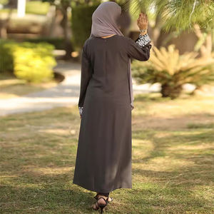 Abaya pour femmes musulmanes, style nouveau, confortable, en mousseline de soie, couleur unie, respirante, écologique, modeste et élégante - Product Image 2