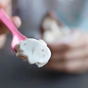 1 kg biodegradabile 14cm blu/rosa/giallo usa e getta cucchiai per gelato ecologici compostabili per uso domestico - Product Image 3