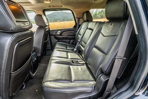 Offre Spéciale : Cadillac Escalade Hybride Platinum Edition 4x4 d'occasion - PRÊT À EXPÉDIER - Product Image 4