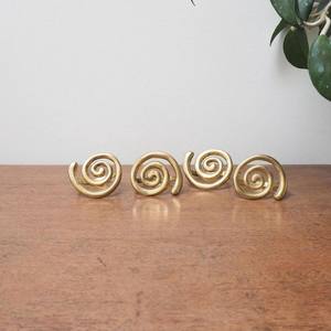Anillo de Servilleta Moderno Premium con Espiral Dorada, Soporte Metálico Artístico en Espiral para una Decoración de Mesa Elegante y Minimalista para Fiestas y Eventos - Product Image 2