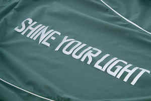 Chaqueta con capucha para hombre personalizada con detalle de fibra óptica brillante 100% algodón para invierno - Product Image 4